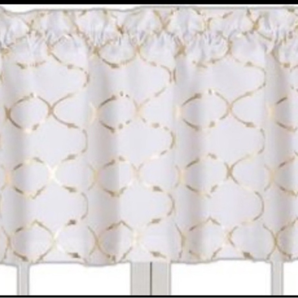 Chevonne Ultra Complete Quatrefoil Design Rod Pocket Valance 15" H x 56”W
